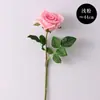 Buquê de rosas realista com toque hidratante, adequado para decoração de cenários e arranjos de casamento, oferecendo uma estética de alta qualidade