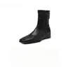 Botas Chelsea estilo britânico Gu Yun para mulheres, nova coleção outono/inverno 2026, de salto alto, bico quadrado, cano justo, botas Martin simples para mulheres