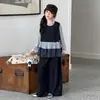 Conjunto de moda para niñas, nuevo estilo otoño 2026, conjunto de tres piezas para niños mayores estilo coreano: camiseta básica, chaleco, pantalones de pierna ancha para primavera y otoño