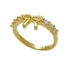 Anel de nó de moda personalidade estilo ins torção multicamadas oco diamante espelho cruzado banhado a ouro 18K acessórios atacado