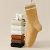Calcetines de algodón puro a rayas para mujer, adecuados para otoño e invierno, calcetines deportivos altos, antibacterianos, sin costuras, de longitud media hasta la pantorrilla, ideales para estudiantes y actividades deportivas