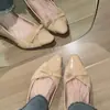 Primer encuentro: Zapatos de tacón de 5 cm para aumentar la altura, color nude, charol, estilo slip-on elegante, adecuados para ir al trabajo, con suela suave y diseño Mary Jane