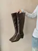 Botas de montar para mujer de estilo coreano de caña alta para aumentar la altura, nuevo modelo de otoño 2026, elegantes botas ajustadas con cremallera trasera