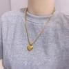 Collar de acero de titanio con diseño de amor transfronterizo para mujer, joyería ligera, de lujo, combinable y de alta gama que no se decolora.