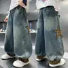 Jeans Rectos Desgastados con Estampado de Dibujos Animados para Niños Otoño 2026 Nuevos Pantalones para Niños Primavera/Otoño Pantalones de Pierna Ancha Transfronterizo