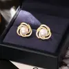 Brincos Elegantes Suaves Retrô Franceses Brincos de Pérola de Alta Qualidade com Gotejamento de Cor Design de Nicho Brincos Estilo Hong Kong para Mulheres
