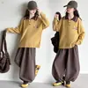 Novo conjunto de suéter de tricô casual para outono e inverno para meninas, com gola reversa, e calça de perna larga versátil de mistura de algodão para primavera e outono