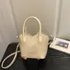 Los bolsos retro populares para mujer de este año son versátiles para el otoño de 2026, presentando nuevos bolsos de hombro único, cruzados y tipo cubo