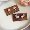 Broche de Plata Aretes de Flor de Diamante y Perla Sentido Avanzado Aretes Frescos y Dulces Moda Aretes Versátiles Sentido del Diseño Nicho