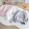 Camiseta de Primavera para Niñas 2026 Nueva Elegante Moda de Primavera y Otoño Versátil Lindo Oso Top para Niñas Pequeñas