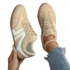 Zapatillas Retro del Ejército Alemán para Mujer, disponibles en blanco roto y negro, con acabado de gamuza, diseño de cordones y suela plana, adecuadas para uso casual, y disponibles en tallas más grandes para mercados internacionales