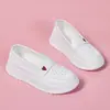 Sapatos de Enfermagem Respiráveis Vazados para Mulheres, Antiderrapantes, Sapatos de Trabalho Hospitalar Versáteis, Resistentes ao Desgaste, Sapatos Brancos de Solado Grosso Que Não Cansam Seus Pés, Sapatos Médicos