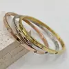 Pulsera Transfronteriza Estilo Retro Ins de Acero de Titanio con Borde Ancho Lleno de Diamantes, Trébol de Cuatro Hojas Chapado en Oro de 18K y Circonita, Pulsera que No se Desvanece