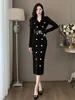 Falda de Punto de Manga Larga con Cuello en V de Doble Botonadura de Lujo Ligero para Otoño e Invierno, Gama Alta, Efecto Adelgazante, Elegante Profesional, Falda de Traje Ajustada a la Cadera