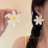 Pendientes de Flor Tejida Estilo Resort Vacacional Romano para Mujer, Clips para Orejas, Pendientes Elegantes de Gama Alta, Clavos Exagerados de Playa