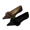Zapatos de tacón bajo para mujer de ante con punta fina, modernos y elegantes, con elementos decorativos, colección otoño 2026, nuevo diseño suave y versátil