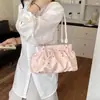 Bolso Grande Arrugado con Remaches Dulce Fresco para Mujer 2026 Nueva Moda Bolso Tote con Textura Tejida Bolso de Hombro de Verano de Alta Gama