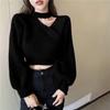 Suéter de cuello alto con diseño nuevo de otoño e invierno para mujer, de moda, con escote en V, combinable con todo, ajustado y pequeño, con clavícula expuesta.
