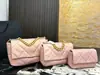 Bolsa Cuadrada Pequeña Nueva Primavera 2026 Hombro Único Cadena Metálica Patrón de Diamante Estilo Coco Bolso de Mujer Bolso Cruzado de Celebridad de Internet