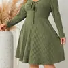 Vestido Feminino Plus Size de Tricô Canelado com Amarração Frontal e Manga Longa, Comprimento no Joelho