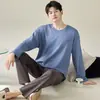 Pijama para hombre para otoño e invierno, nueva ropa de casa de algodón puro, cuello redondo, cómodo conjunto casual de manga larga y pantalón largo, se puede usar afuera