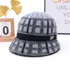Otoño Invierno Mujer de mediana edad y anciana Cálido con felpa interior Sombrero de lana para madre Sombrero de pescador tejido con protección para las orejas y protección contra el frío de pelo de conejo para señora mayor abuela
