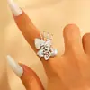 Anillo Abierto de Acero Inoxidable con Diseño Irregular de Flor y Hoja para Mujer con Textura y Estilo Único, Anillo Abierto para Dedo Índice
