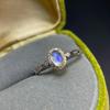 Anillo de piedra lunar natural boutique luz de luna azul cuerpo de cristal fuerte luz azul plata 925 incrustación de precisión 4*6mm