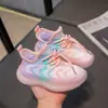 Novos Sapatos de Malha Fly com Solado Macio Antiderrapante para Crianças Primavera e Verão 2025 Sapatos de Coco para Meninas Malha Respirável Sapatos Casuais para Meninos