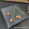 Nuevo conjunto de collar con incrustación de resina de flor de hielo, colgante versátil estilo Chanel personalizado, pendientes y anillo con diseño de malla de seda