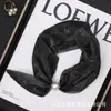 Lenço de Pescoço Novo Estilo de Verão com Contas de Concha e Fecho Magnético, Lenço Decorativo Pequeno de Cauda para Viagens na Primavera e Outono, Lenço de Pescoço