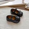 Sapatos Mary Jane para Meninas 2025 Primavera e Outono Novos Sapatos de Princesa com Solado Macio para Crianças Pequenas e Médias, Doces Sapatos de Couro para Usar com Saias