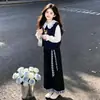 Conjunto de colete fofo de urso estilo preppy para meninas, camisa com gola de boneca estilo coreano, calça larga versátil com retalhos xadrez, moderno