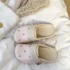 Pantuflas de Lujo de Nicho con Tachuelas y Puntera Tachonada 2026 Verano para Viajar al Trabajo y Uso al Aire Libre Zapatillas Versátiles de Moda para Ponerse y Quitar