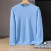 Nueva camiseta base de punto de cachemira para otoño e invierno, moderna para el trabajo y el día a día, color liso, simple y elegante, cuello redondo, manga larga, para hombre
