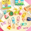 Llaveros novedosos con temática de dibujos animados, sorpresas de caja ciega, llaveros lindos, decoraciones para bolsos, pequeños adornos, pequeños regalos para niños, al por mayor