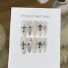 Um Design de Arte de Unhas Cat-Eye Rosa Claro Gradiente Branco Leite Corações Cromados, Fresco e Estiloso