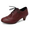 Novos sapatos femininos brogue com dupla perfuração 2025 salto médio grosso boca profunda sapatos X25020024
