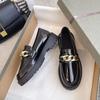 2022 Novos Mocassins de Corrente Femininos Slip-on Sola Grossa Estilo Britânico Sapatos de Couro JK Sapatos Femininos de Couro Envernizado da Moda