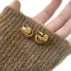 Pendientes Retro de Nicho Dorados de Doble Círculo a Cuadros para Mujer, Pendientes de Lujo Ligero de Gama Alta, Nuevo Estilo Caliente 2026