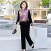 Moda Otoñal Nueva Estilo Chino Elegante Conjunto para Madre: Conjunto de Tres Piezas con Chaleco Bordado de Terciopelo Dorado para Mujeres de Mediana Edad y Mayores