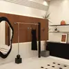 Estante de exhibición para tienda de ropa acero inoxidable negro montado en la pared perchero para colgar ropa oferta especial del comprador estante de exhibición de ropa estante para tienda de ropa de mujer