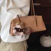 Bolso de mano exquisito de gamuza de un solo hombro para debajo del brazo, colección de otoño, nuevo estilo 2026, con un lindo diseño de caricatura y accesorios minimalistas