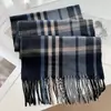 Cachecol de Imitação de Caxemira Clássico Britânico com Franjas Outono e Inverno Cachecol Xadrez Khaki Preto e Branco Casal Versátil Atmosfera
