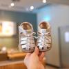 Sandálias para Bebê Menina Verão 2025 Estilo Sapatinhos para Bebê e Criança Pequena Solado Macio Antiderrapante Sapatos Respiráveis para Crianças Sapatos de Princesa