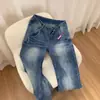 Jeans Americano de Cintura Baixa com Barra Flare Pequeno para Mulheres 2025 Primavera & Outono Novo Retro Slim Look Emagrecedor Padrão de Raio Calças de Comprimento Total