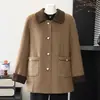 Nueva colección de otoño e invierno para mujeres de mediana edad: un elegante abrigo de lana de doble cara de longitud media de alta gama con un cuello de contraste