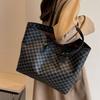 Bolsa de grande capacidade para mulheres outono all-matching 2023 nova bolsa de ombro casual este ano popular classe commuter tote bag