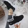 Directamente del fabricante, zapatillas de papá acolchadas de felpa para mujer, zapatos de algodón cálidos de punto flyknit de invierno, botas de nieve antideslizantes de suela gruesa transfronterizas, de venta caliente