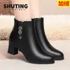 Botines de invierno para mujer, zapatos de algodón para madre, botines antideslizantes de tacón medio, botines de algodón forrados de felpa para mediana edad y ancianos, zapatos de algodón de invierno, una generación de pelo